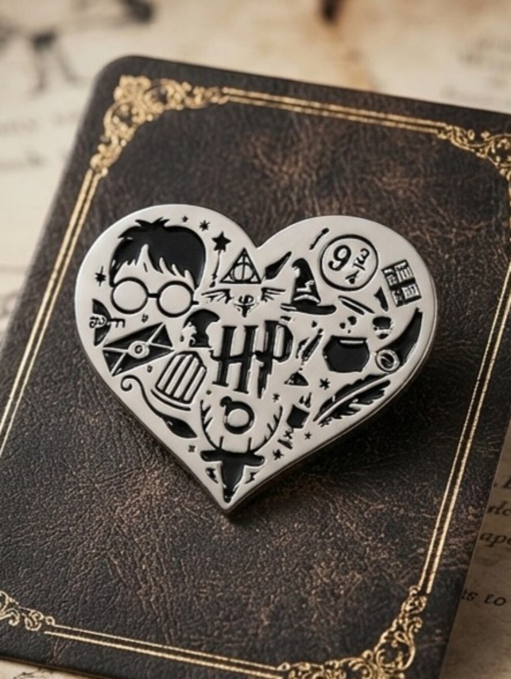 Harry Potter Fan Heart Enamel Pin Badge: Classic Wizarding Symbols Collectible